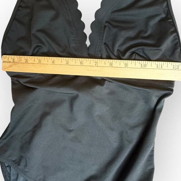 J.CREW Halter Scalloped Swimsuit One Piece Minimalist Classic Black V-neck Sz 2 - Picture 12 of 12